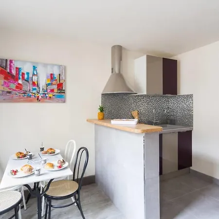 아파트 Bright Renovated Parisian