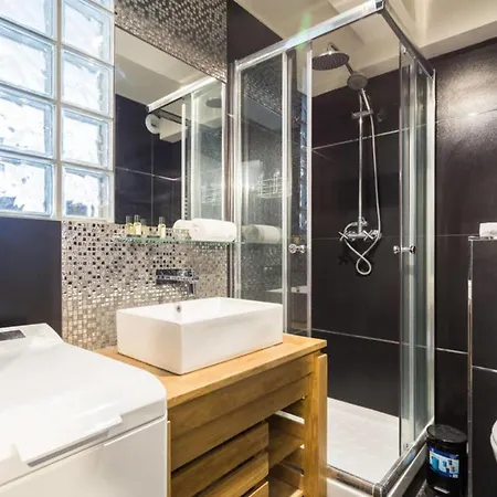 Bright Renovated Parisian *